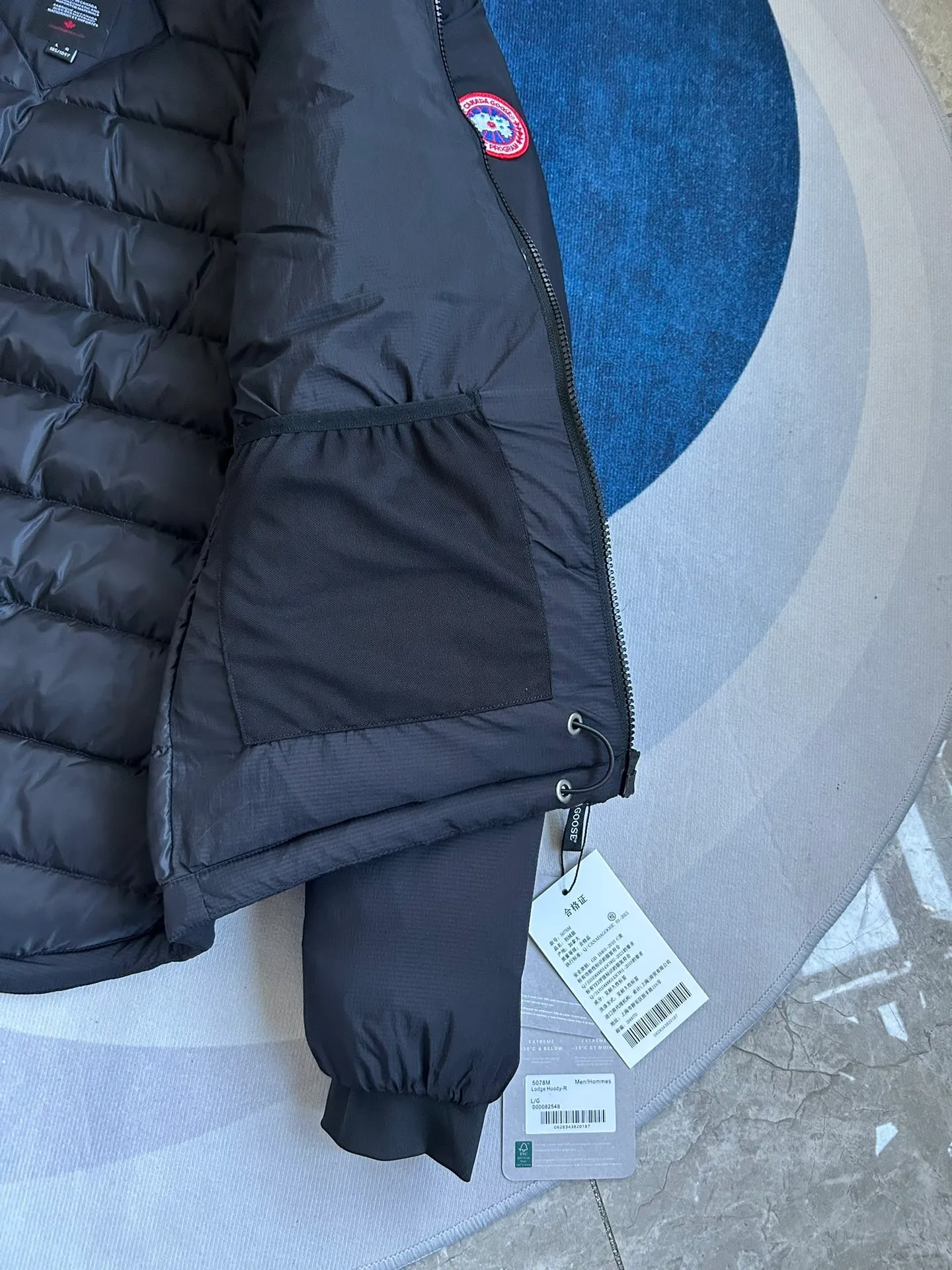 P880 official website CANADA GOOSE thin and light model. It is super lightweight and has no weight-bearing feeling on the upper body! It also shows your temperament!! The Canadian brand Canada Goose has always been recognized as the warmest down jacket. Various Instagram celebrities, Internet celebrities, and celebrities often wear it for street photos. I make Canada Goose every year, but I still can’t get rid of my love for it. No matter how cold the winter is, there is no need to be afraid. It is the legendary warmest down jacket and is known as a must-have for arctic outdoor sports! The most popular down jacket in the world, major celebrities are rushing to buy it, and it is a must-have for everyone! Size: S-2xl Color: black gray